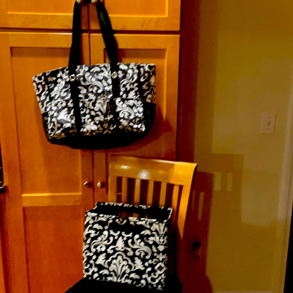 Thirty One 2 piece bag set! Black and white, very sturdy with limited usage!🍀